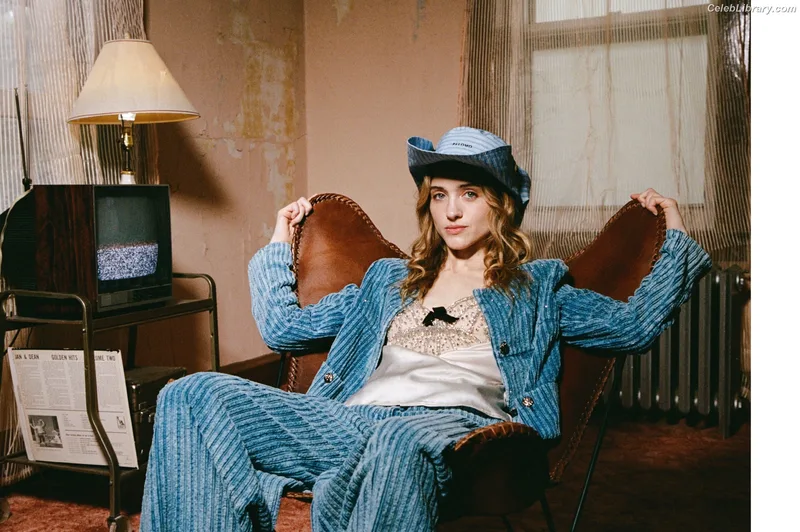 Natalia Dyer photo 13 of 978