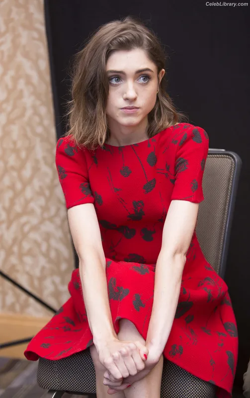 Natalia Dyer photo 2 of 978