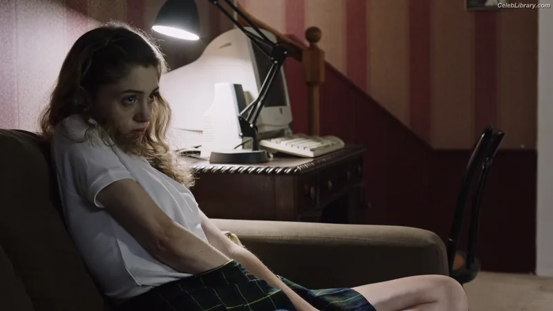 Natalia Dyer photo 5 of 978