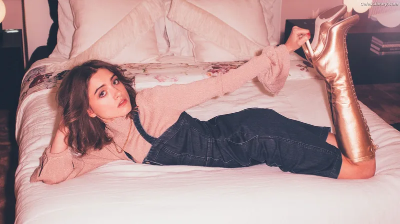 Natalia Dyer photo 6 of 978