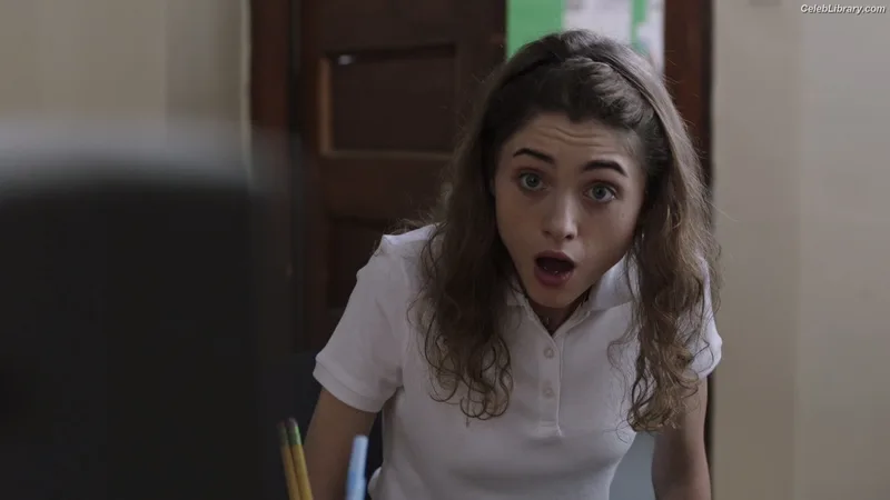 Natalia Dyer photo 17 of 978