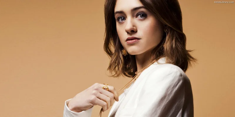 Natalia Dyer photo 22 of 978