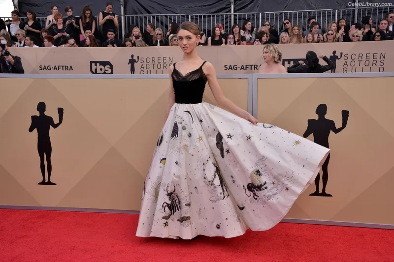 Natalia Dyer photo 3 of 978
