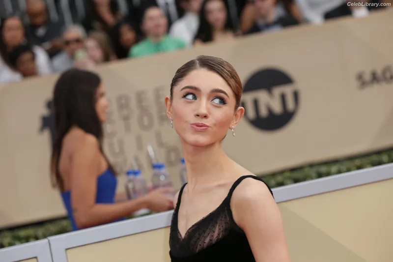Natalia Dyer photo 4 of 978