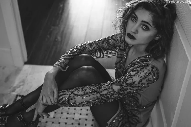 Natalia Dyer photo 9 of 978