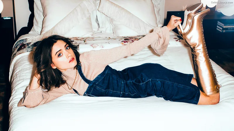 Natalia Dyer photo 16 of 978