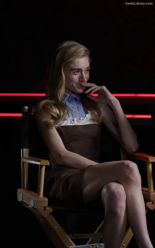 Natalia Dyer photo 6 of 978