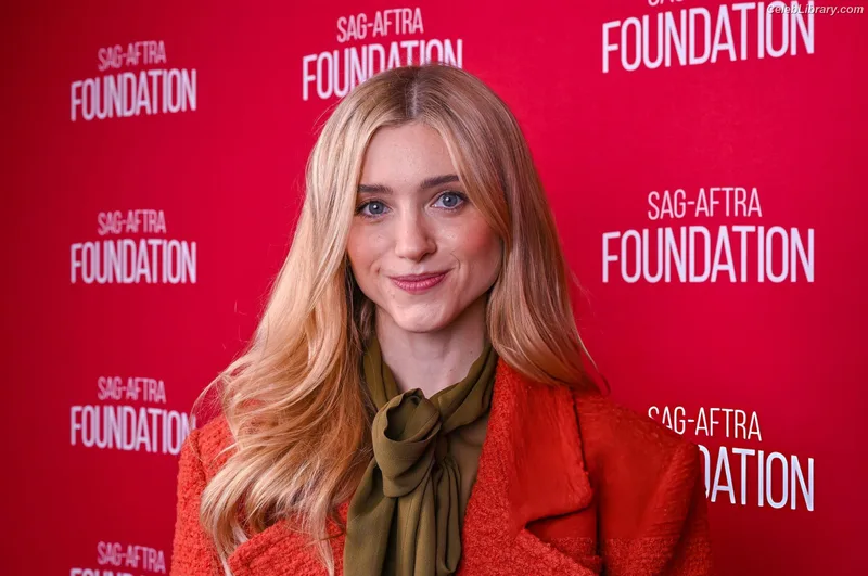 Natalia Dyer photo 4 of 978