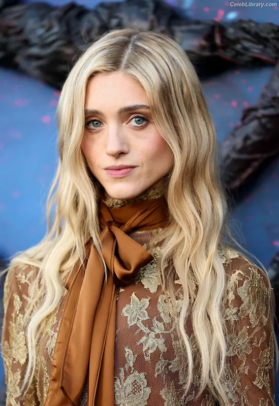 Natalia Dyer photo 12 of 978