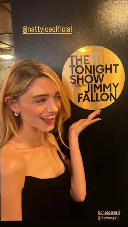 Natalia Dyer photo 17 of 978