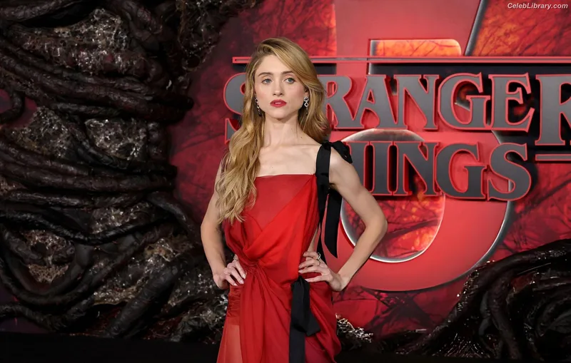 Natalia Dyer photo 20 of 978