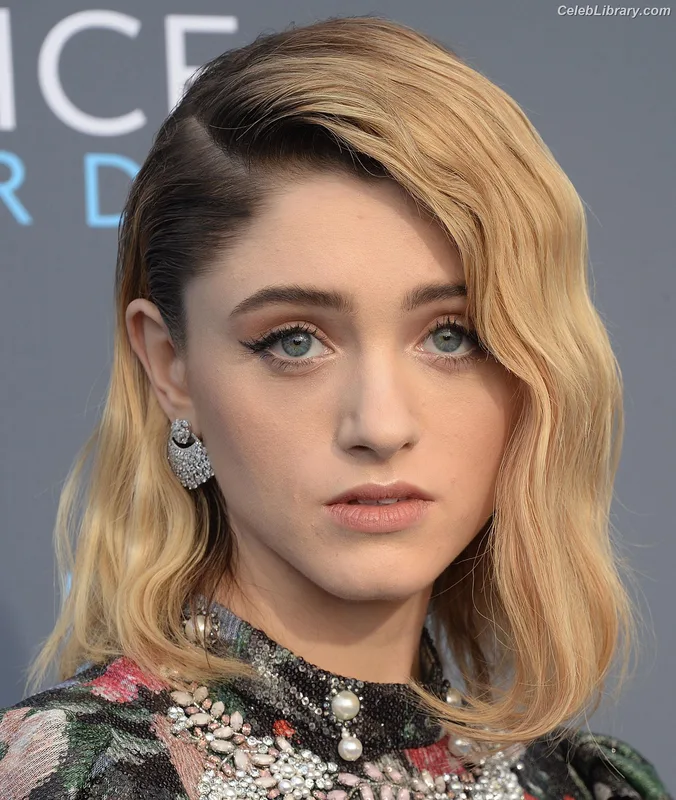 Natalia Dyer photo 23 of 978
