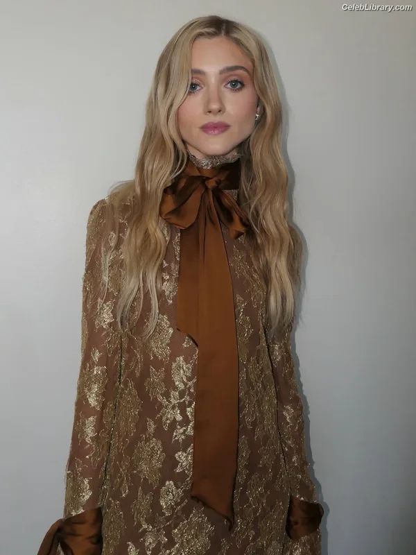 Natalia Dyer photo 12 of 978