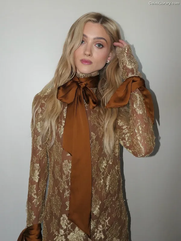 Natalia Dyer photo 14 of 978