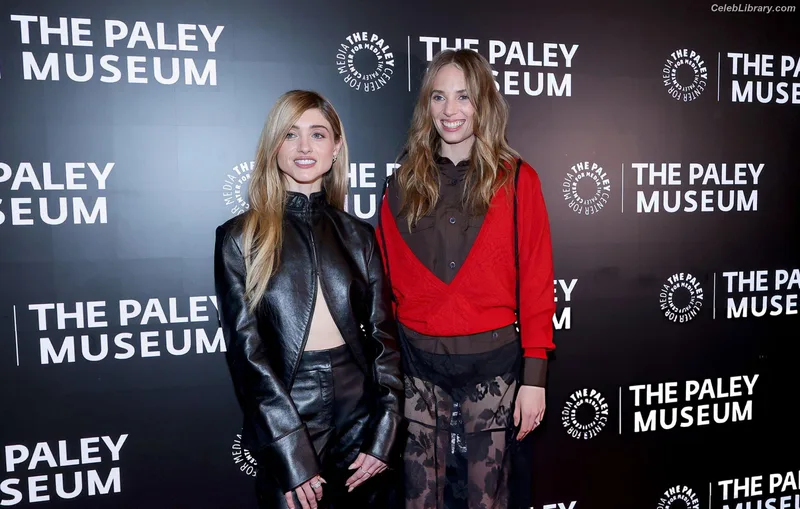 Natalia Dyer photo 18 of 978