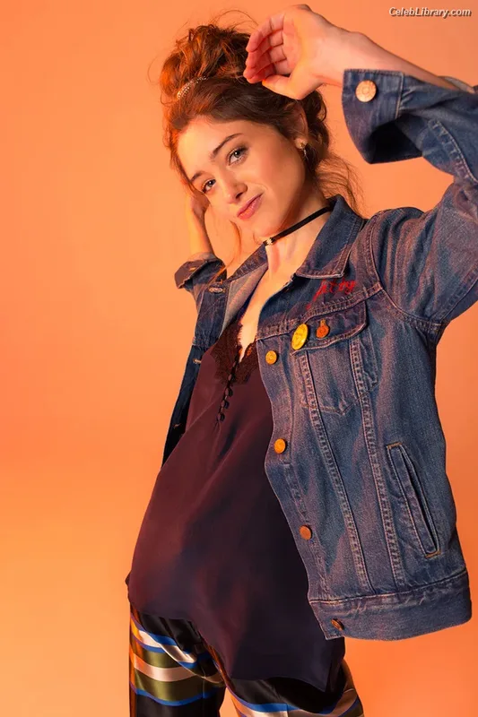 Natalia Dyer photo 22 of 978