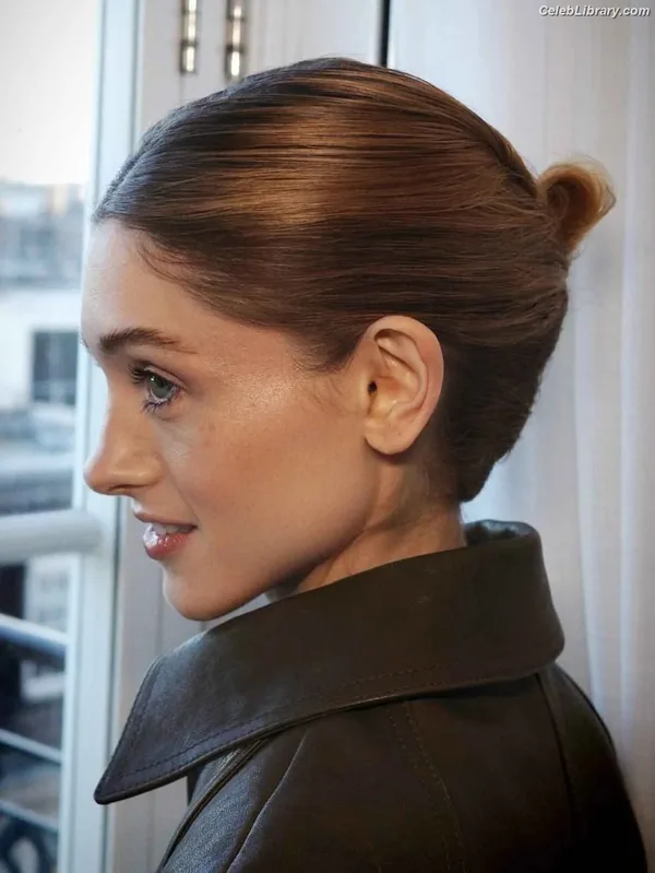Natalia Dyer photo 3 of 978