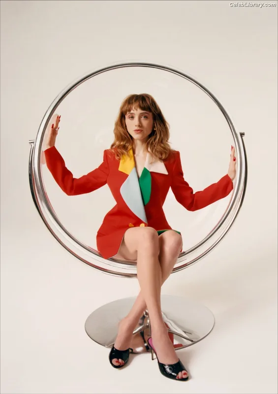 Natalia Dyer photo 9 of 978