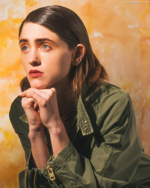 Natalia Dyer photo 3 of 978