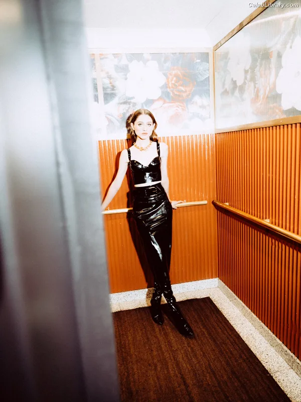 Natalia Dyer photo 15 of 978