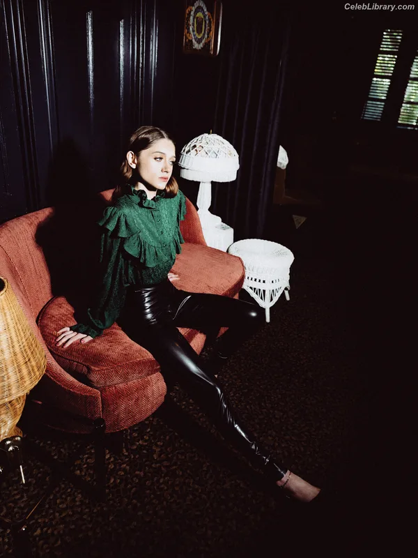 Natalia Dyer photo 16 of 978