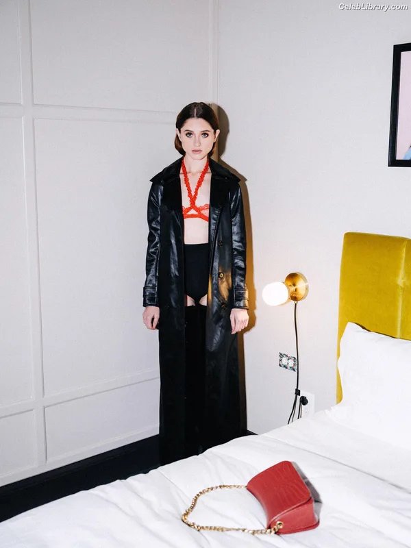 Natalia Dyer photo 1 of 978