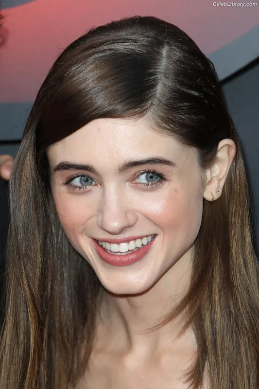 Natalia Dyer photo 3 of 978