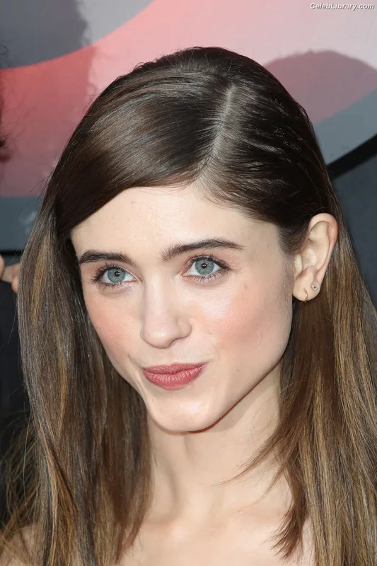 Natalia Dyer photo 5 of 978