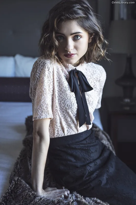 Natalia Dyer photo 3 of 978