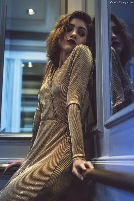 Natalia Dyer photo 5 of 978