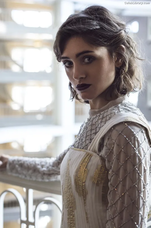 Natalia Dyer photo 8 of 978