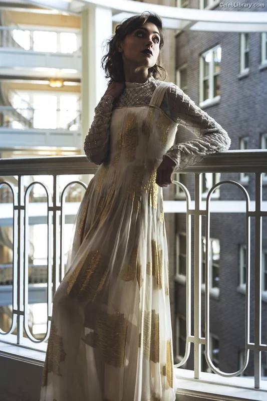 Natalia Dyer photo 9 of 978
