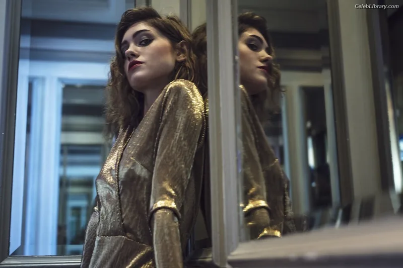 Natalia Dyer photo 12 of 978