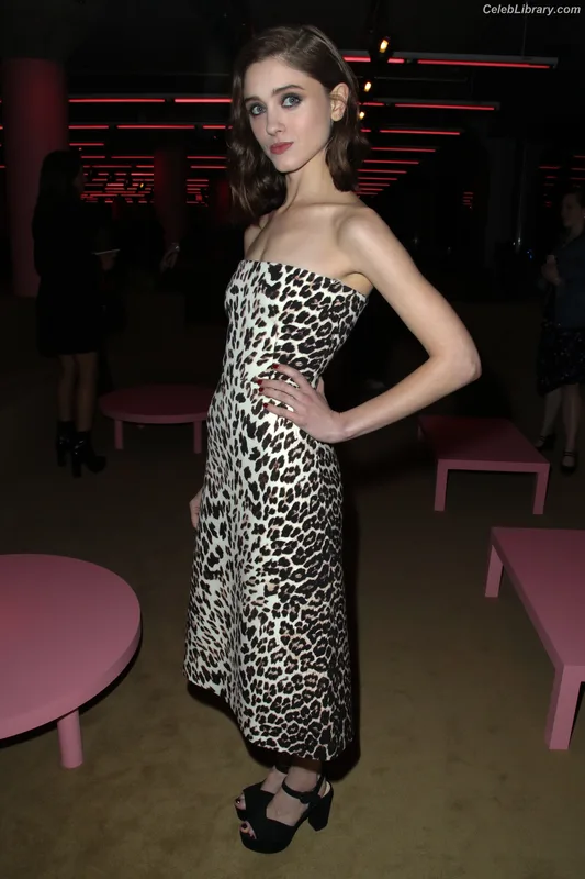 Natalia Dyer photo 17 of 978