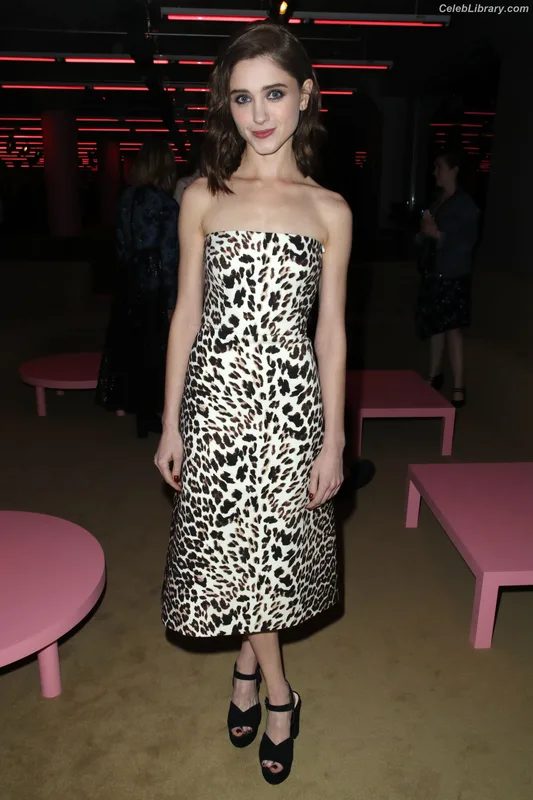 Natalia Dyer photo 4 of 978