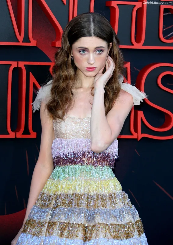 Natalia Dyer photo 16 of 978