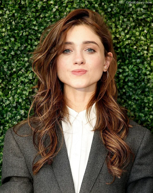 Natalia Dyer photo 1 of 978