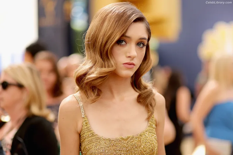 Natalia Dyer photo 9 of 978