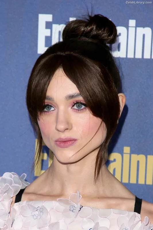 Natalia Dyer photo 14 of 978