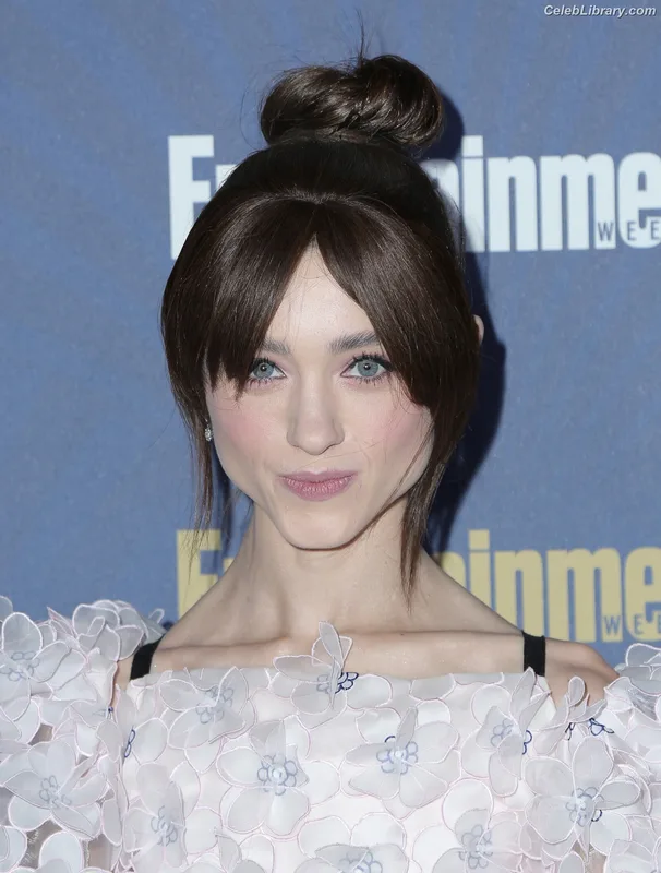 Natalia Dyer photo 16 of 978