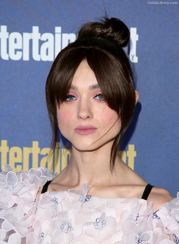 Natalia Dyer photo 20 of 978