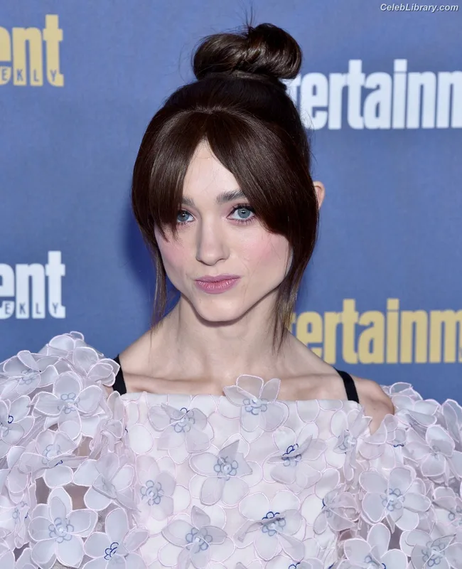 Natalia Dyer photo 21 of 978