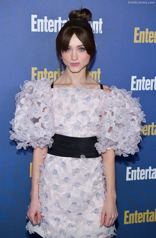 Natalia Dyer photo 7 of 978