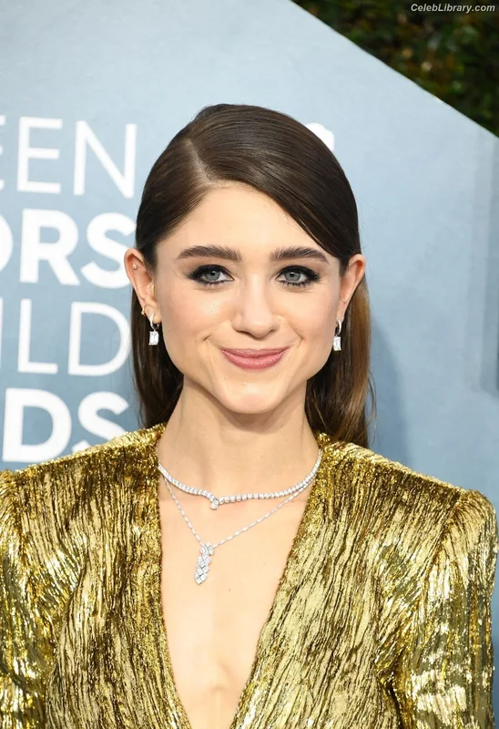 Natalia Dyer photo 8 of 978