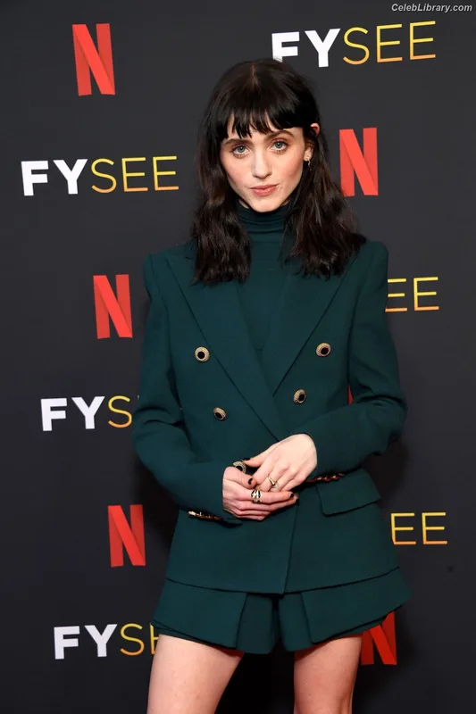 Natalia Dyer photo 11 of 978