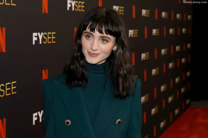 Natalia Dyer photo 18 of 978