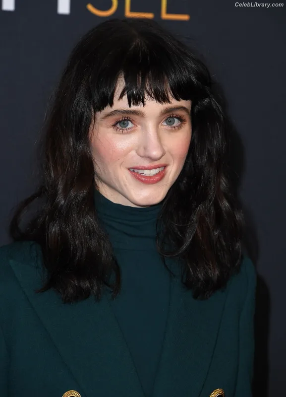 Natalia Dyer photo 1 of 978