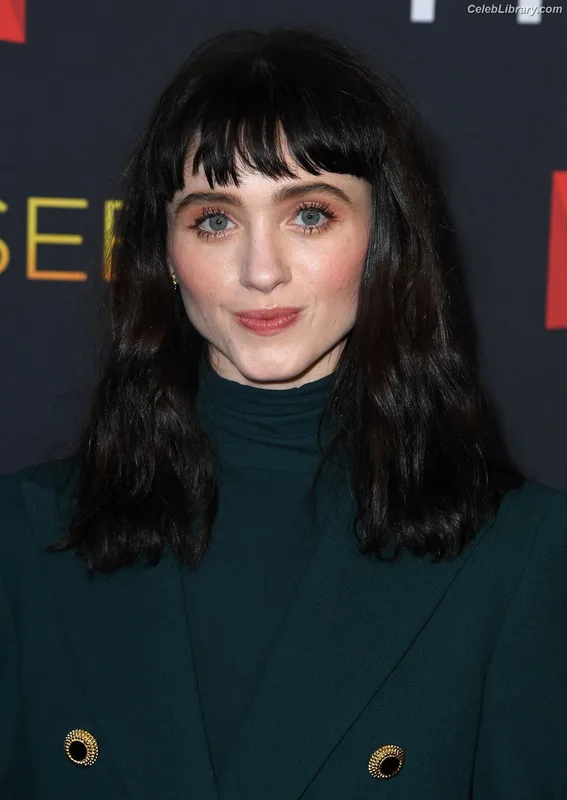 Natalia Dyer photo 3 of 978