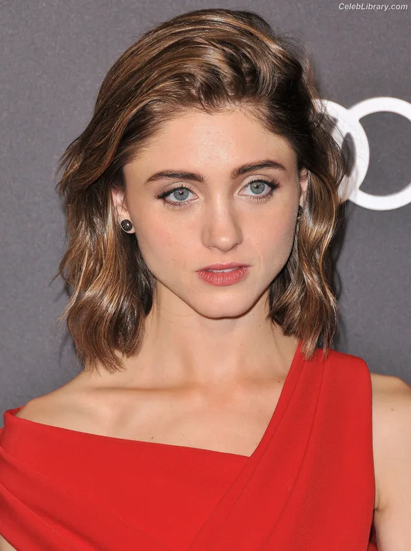 Natalia Dyer photo 16 of 978