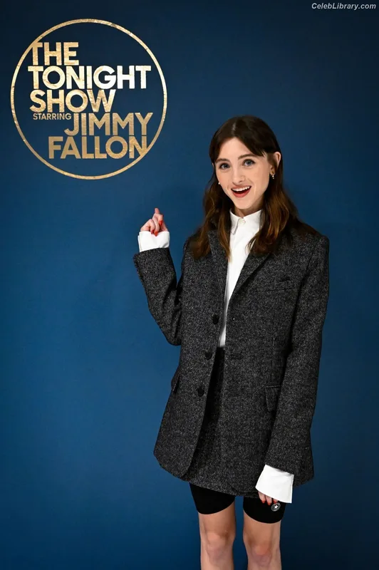 Natalia Dyer photo 10 of 978